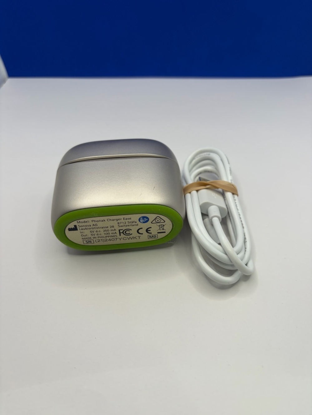 Phonak ChargerGo RIC Infinio Silver Hearing Aid Charging Case with USB Cable - Picture 4 of 6
